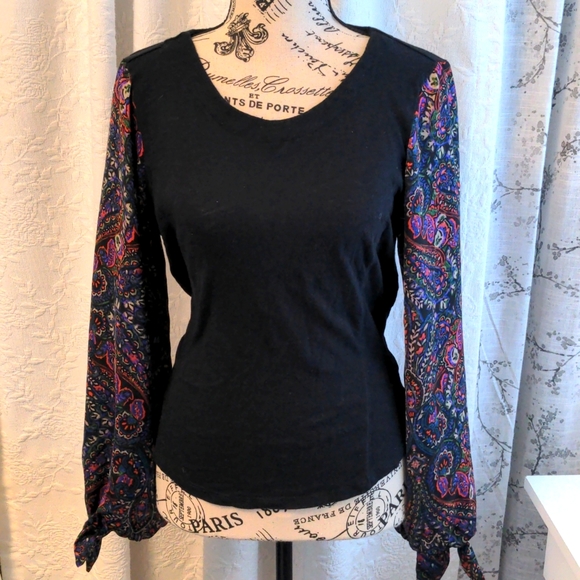 Anthropologie Akemi +Kim Maybelle tied sleeve top - Picture 2 of 7